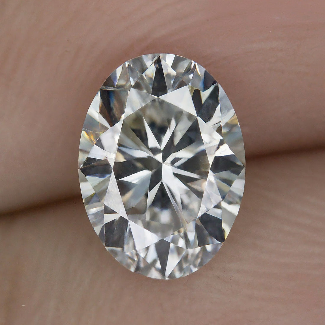 All you need to know about Oval Diamonds (Ratio proportions and more)