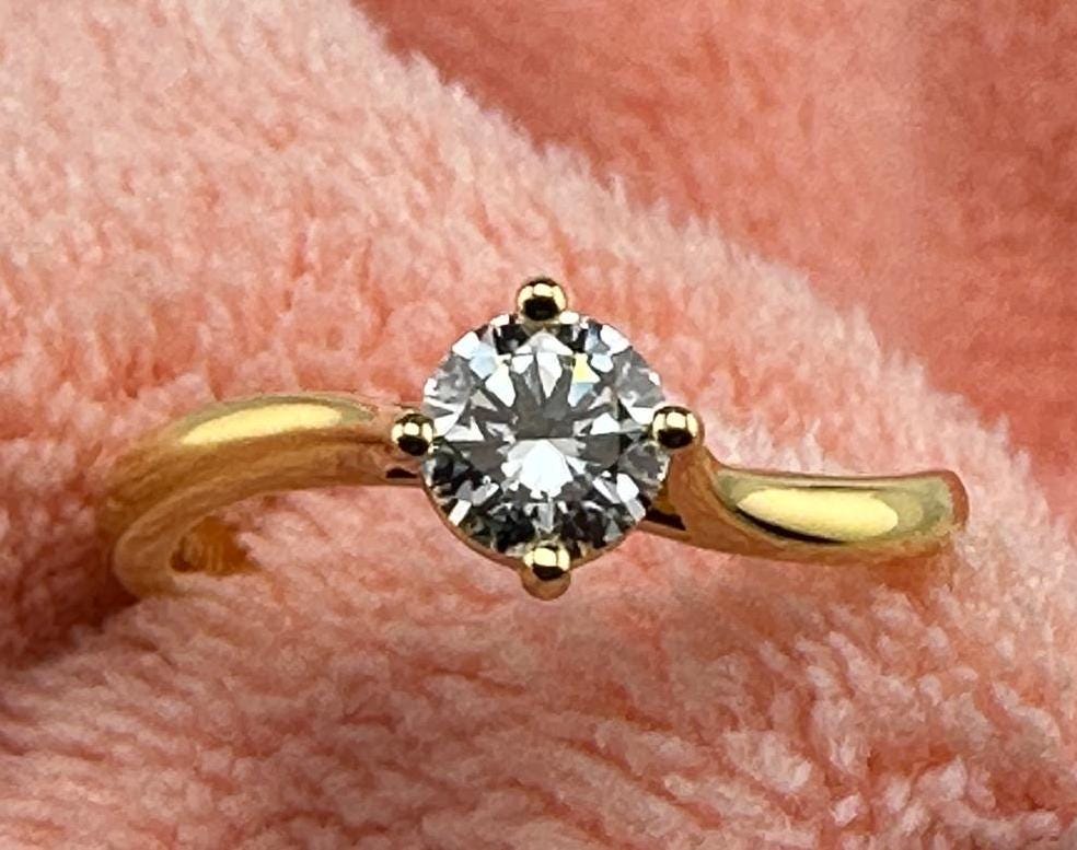 0.5 ct D VVS Lab Diamond Solitaire Ring with Curved Band - Yellow Gold 14K